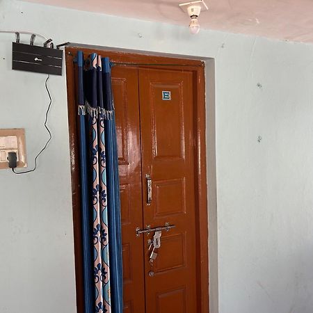 Anbu Ramana Guest House Tiruvannāmalai Exteriör bild