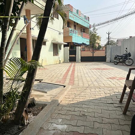 Anbu Ramana Guest House Tiruvannāmalai Exteriör bild