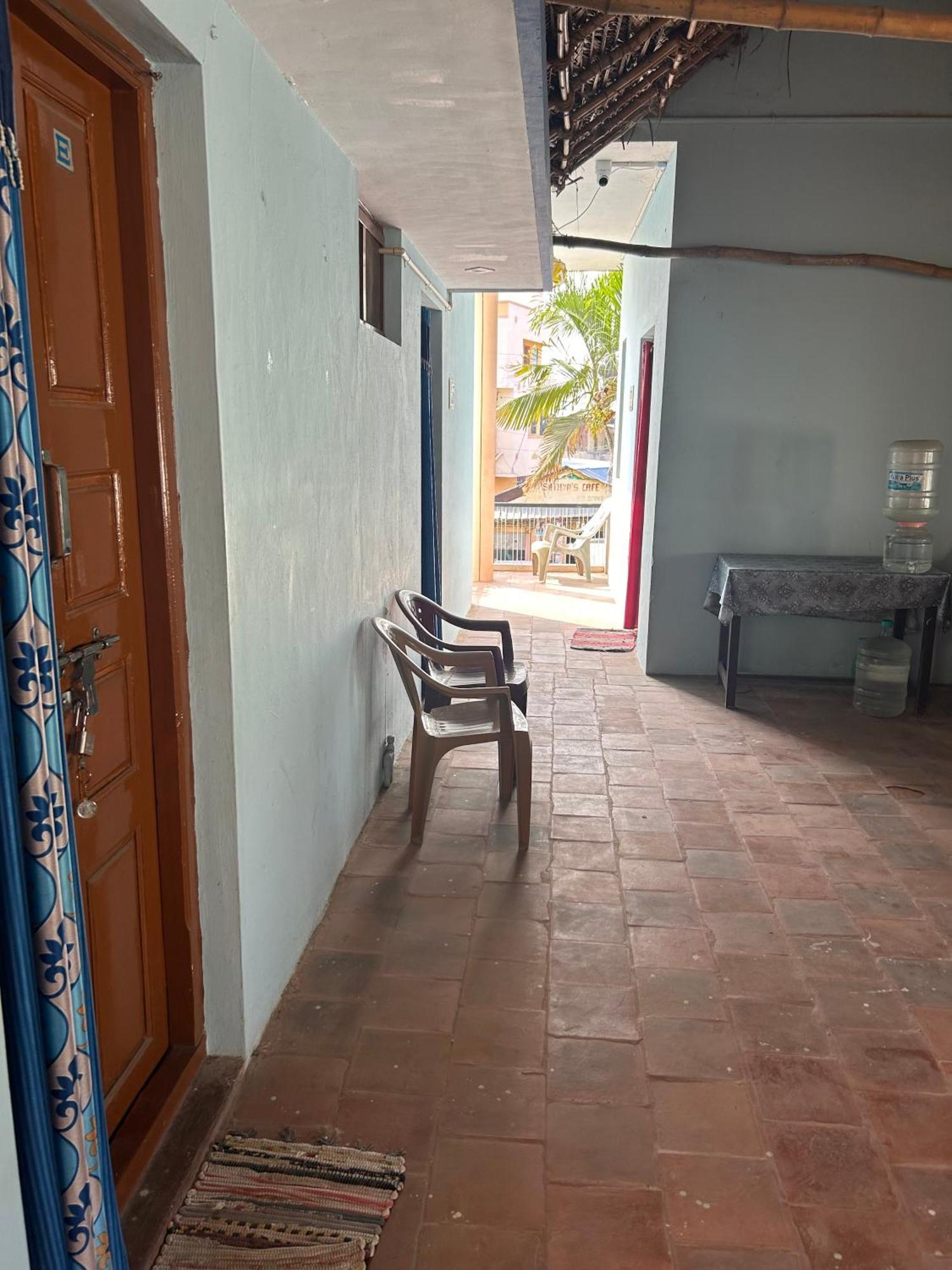 Anbu Ramana Guest House Tiruvannāmalai Exteriör bild